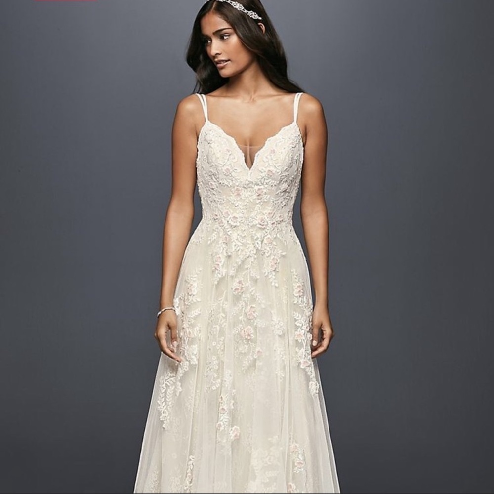 David’s Bridal Scalloped A-Line Wedding Dress